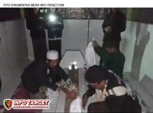 Tradisi Buka Luwur Makam Wali di Kampung Cicewol, Menghormati Para Wali di Bulan Maulid