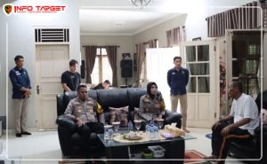 Kunjungan Inspiratif Kapolres Sukabumi Kota, Berikan Dukungan Moril untuk Personel Polri dan ASN yang Sakit Menahun