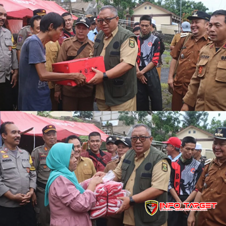 BUPATI SUKABUMI TINJAU DAN SALURKAN BANTUAN UNTUK KORBAN BENCANA DI BATARGADUNG