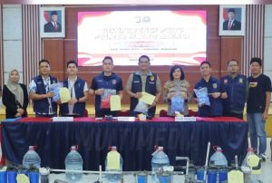 POLRI UNGKAP PEMALSUAN AIR MINUMAN MINERAL DI BEKASI