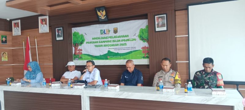 DLH SUKABUMI DORONG WARGA LAWAN PERUBAHAN IKLIM MELALUI PROKLIM DI DESA KUTAJAYA.