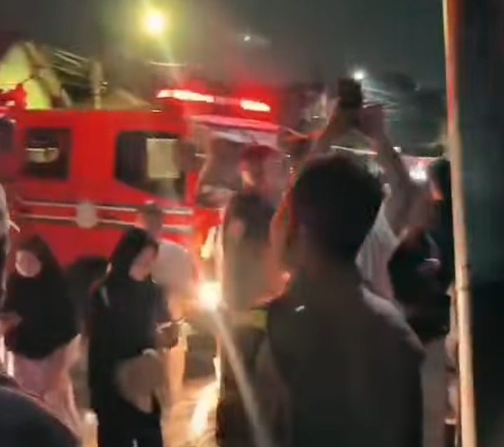 🔥 KEBAKARAN LANDA PASAR ANYAR BOGOR, POLISI BANTU AMANKAN LOKASI 🔥