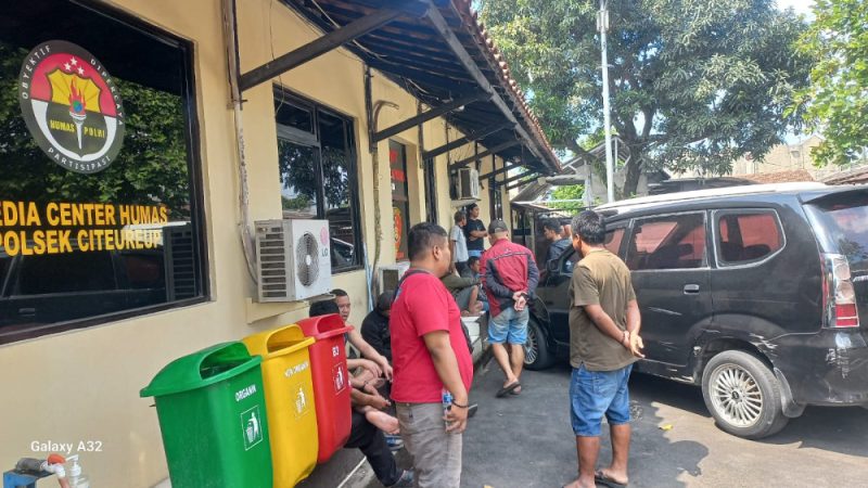 PEDAGANG PASAR CITEUREUP DESAK PENERTIBAN PENJUAL AYAM LIAR DI JALAN MAYOR OKING