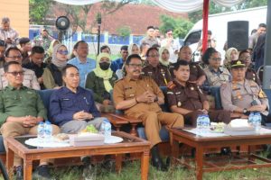 HUT KE-80 KEJAKSAAN NEGERI KABUPATEN SUKABUMI MERIAHKAN ACARA DENGAN PASAR MURAH