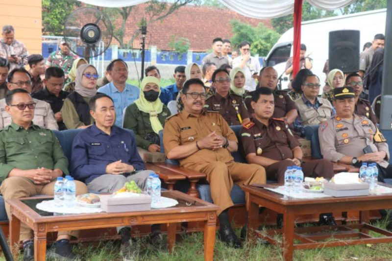 HUT KE-80 KEJAKSAAN NEGERI KABUPATEN SUKABUMI MERIAHKAN ACARA DENGAN PASAR MURAH
