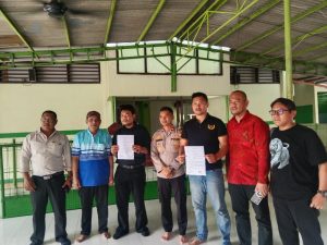 Kapolsek Citeureup Bersama Forkopicam Citeureup Mengamankan areal Unras dan Memediasi Pihak Pedagang Ayam dan PT Arjuna