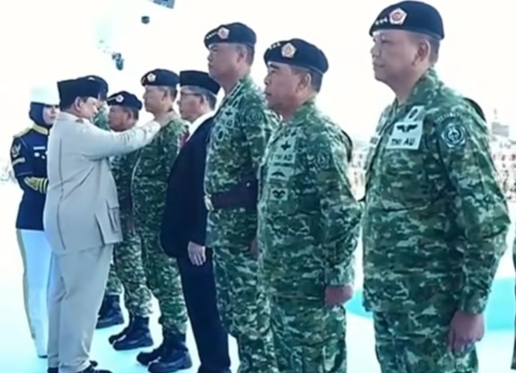 PRABOWO ANUGERAHKAN JENDERAL BINTANG EMPAT KEHORMATAN, INI DAFTAR PENERIMANYA
