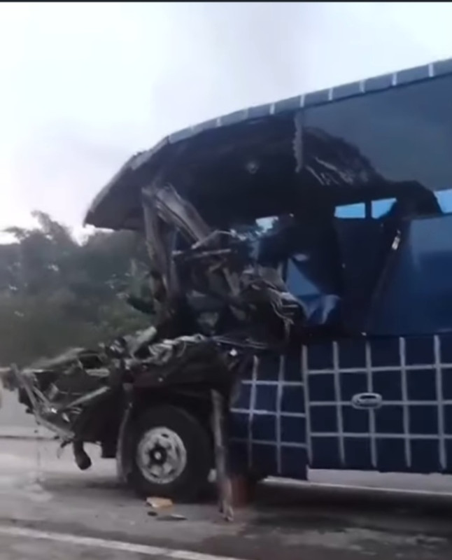 BUS MGI KECELAKAAN DI TOL BOCIMI, TIGA WARGA CIBADAK JADI KORBAN