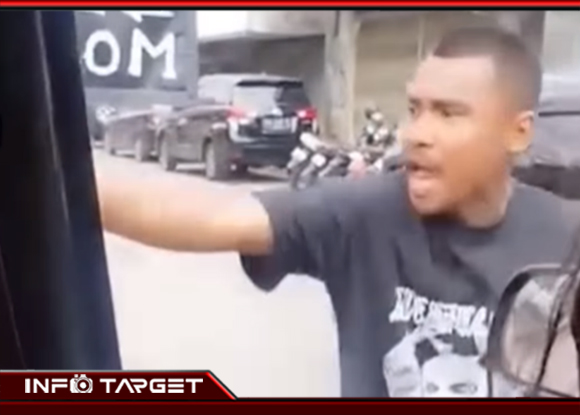 DIDUGA PREMAN PAKSA BAYAR PARKIR LIAR DI DEPAN RUMAH WARGA BOGOR