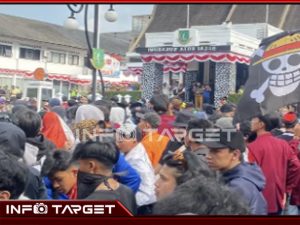 MAHASISWA SUKABUMI GERUDUK DPRD DAN BALAI KOTA, KECAM KENAIKAN TUNJANGAN DAN TINDAKAN REPRESIF APARAT