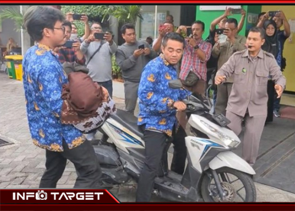 BELASAN SISWA SMAN 2 LAMONGAN DIDUGA KERACUNAN SETELAH MENIKMATI MBG