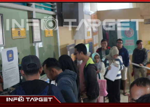 RIBUAN PELAMAR PPPK PADATI POLRESTA SUKABUMI UNTUK URUS SKCK
