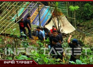 POLISI AMANKAN ENAM ORANG TERKAIT TAMBANG EMAS ILEGAL DI SUKABUMI