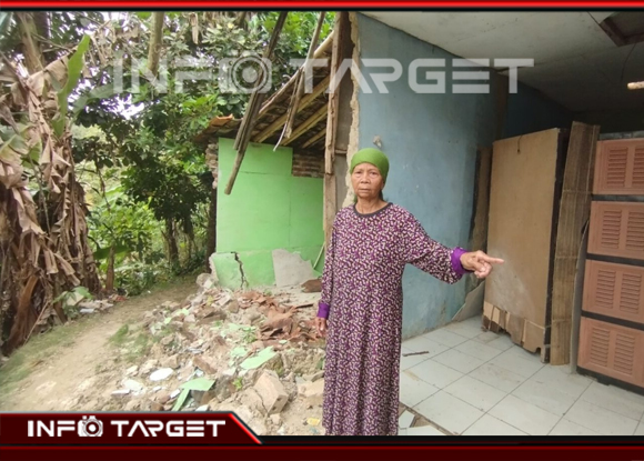RUMAH NYARIS AMBRUK, NENEK DI SUKABUMI BERJUANG HIDUP TANPA BANTUAN LIMA BULAN