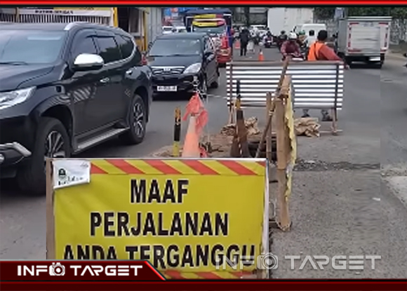 AMBLES! JEMBATAN TRANSYOGI CILEUNGSI DI BOGOR MENGUNDANG PERHATIAN MASYARAKAT
